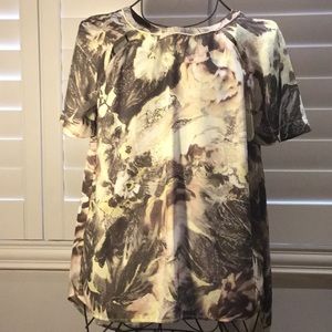 Jennifer Lopez’s top